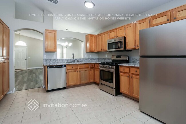 Foto del edificio - 7120 Golden Desert Ave