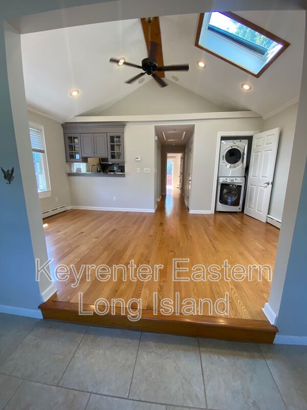 Foto del edificio - 24 Laurelton Ave