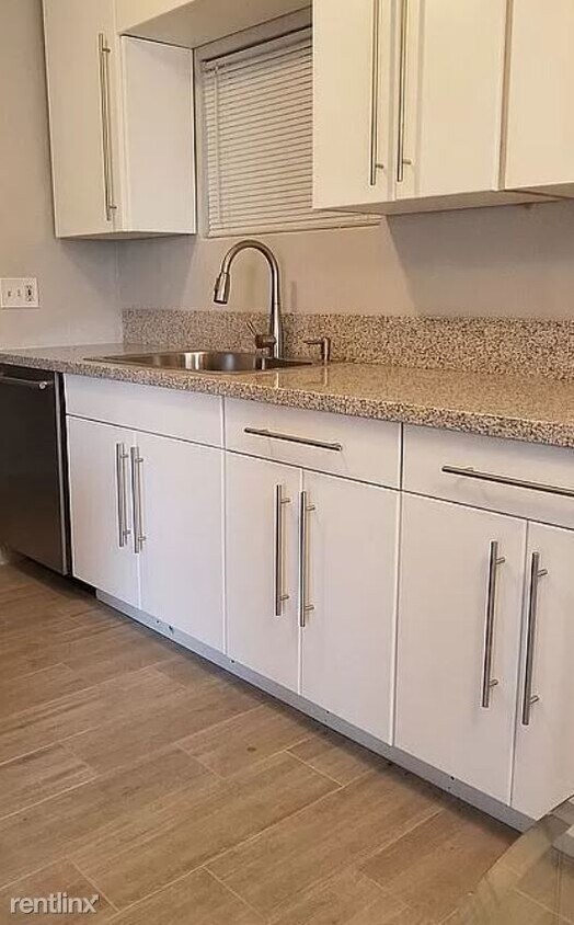 Primary Photo - 3 br, 2 bath House - 2141 East Sheridan St...