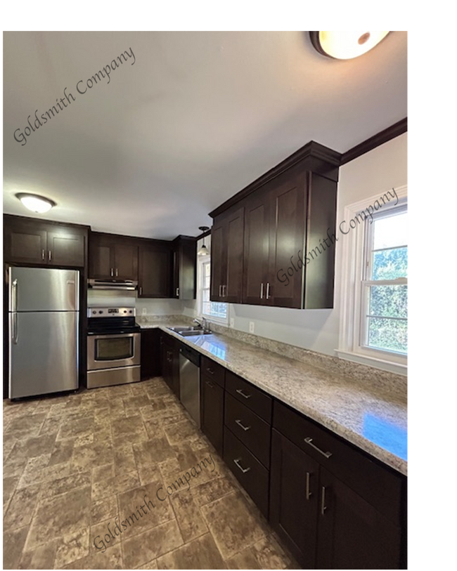 Foto del edificio - "3-Bedroom with 2 Baths and 2100 Sq Ft of Comfort in Greenville!" -- 1st Full Month Free!