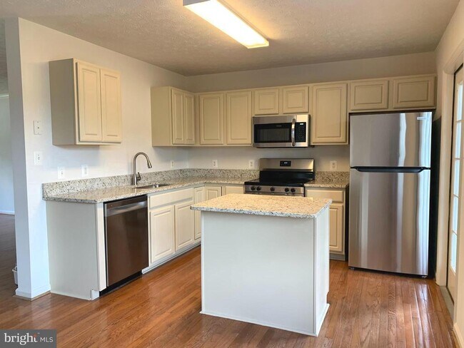 Foto del edificio - 207 Regina Ln