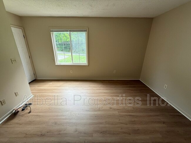 Building Photo - 103 Beech St