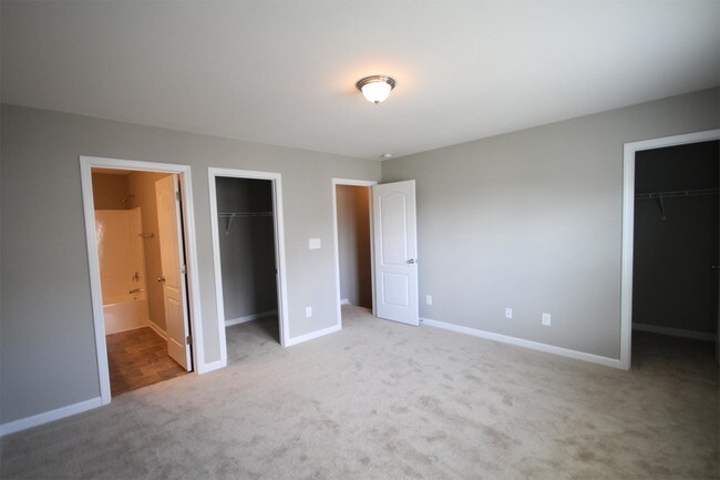 Building Photo - 2235 Sunny Cove Dr