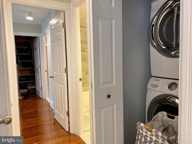 Foto del edificio - 1637 Oakwood Dr