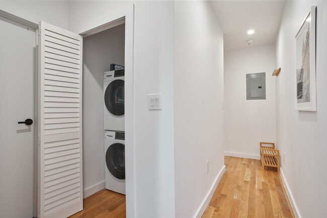 Building Photo - 340 Clifton Pl