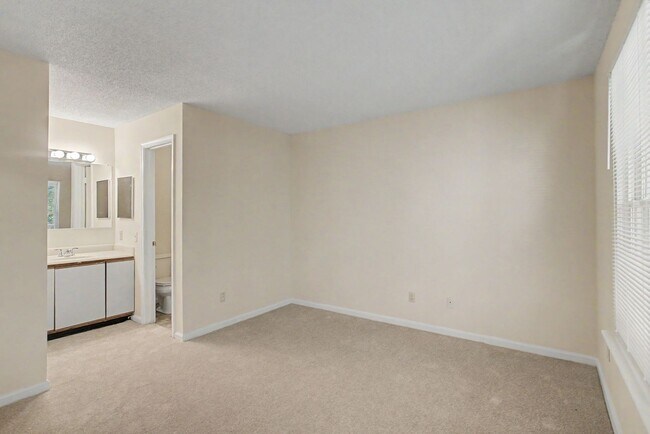 Foto del edificio - 540 Pineland Cir