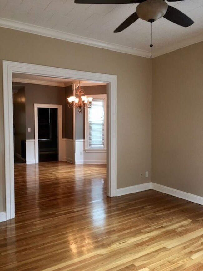 Foto del edificio - Spacious and Updated 2 Bd 1 Bath In Dedham...