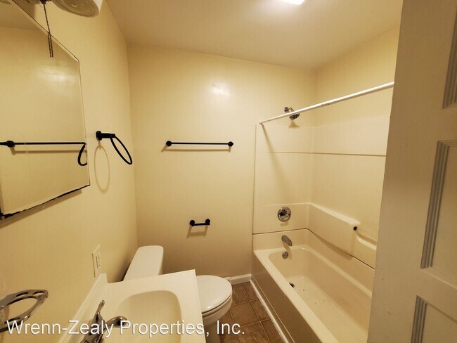 Foto del edificio - 3 br, 2 bath House - 1717 Grove Street
