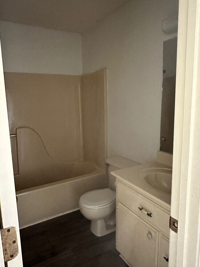 Baño - Richmond Road Apartments