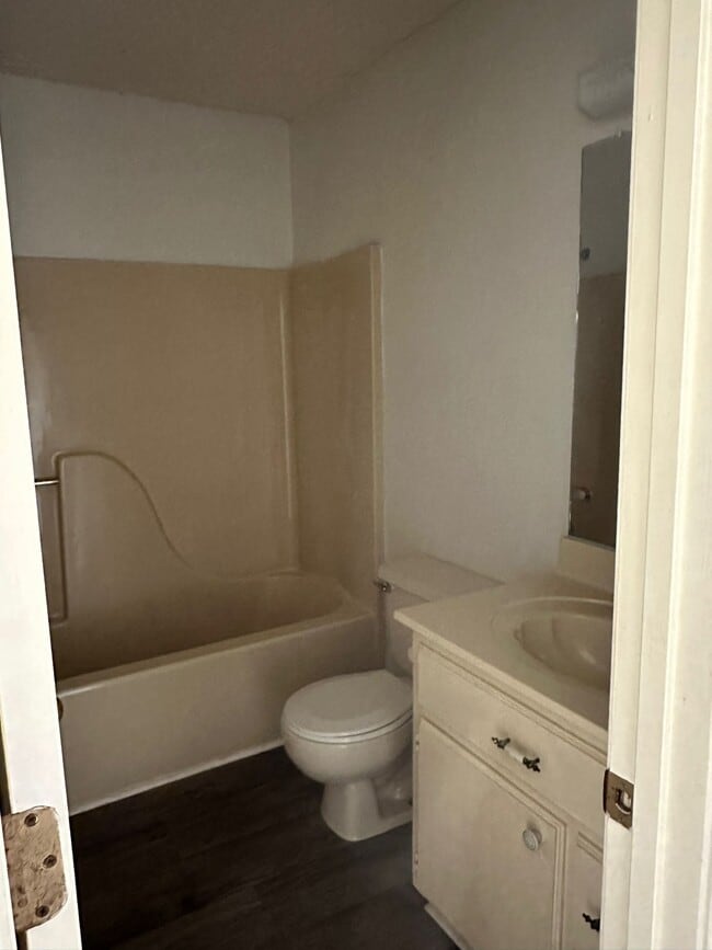 Bathroom - Richmond Road Apartments