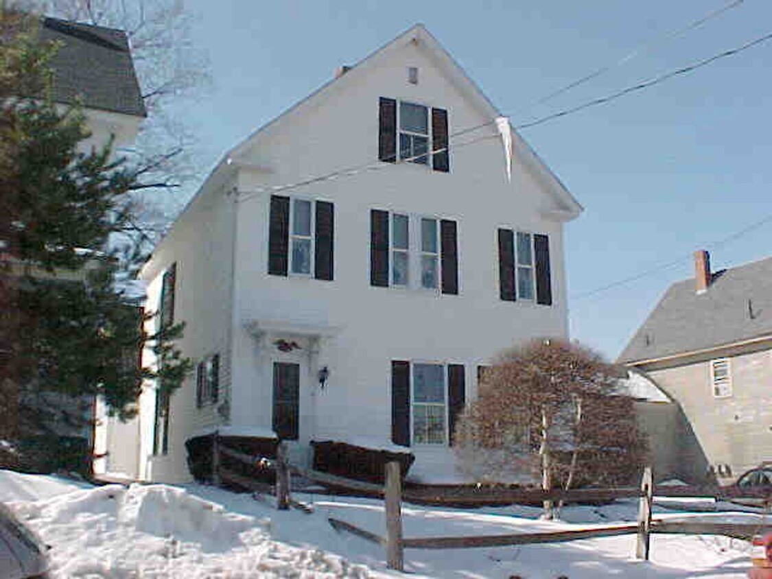 Foto principal - Charming 4-Bedroom Home in Wolfeboro, NH