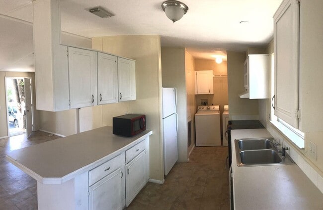 Foto del edificio - 11841 Atlantic Cir