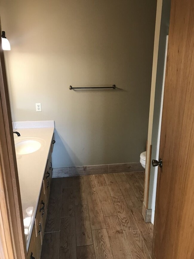 Foto del edificio - 242 N 1600 Rd
