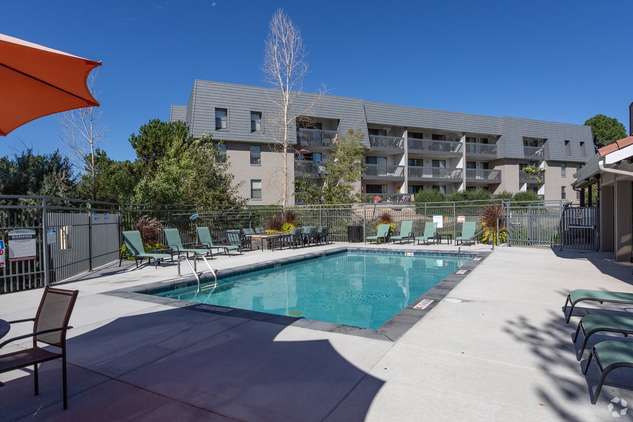 Retreat at Waters Edge Apartments in Denver, CO