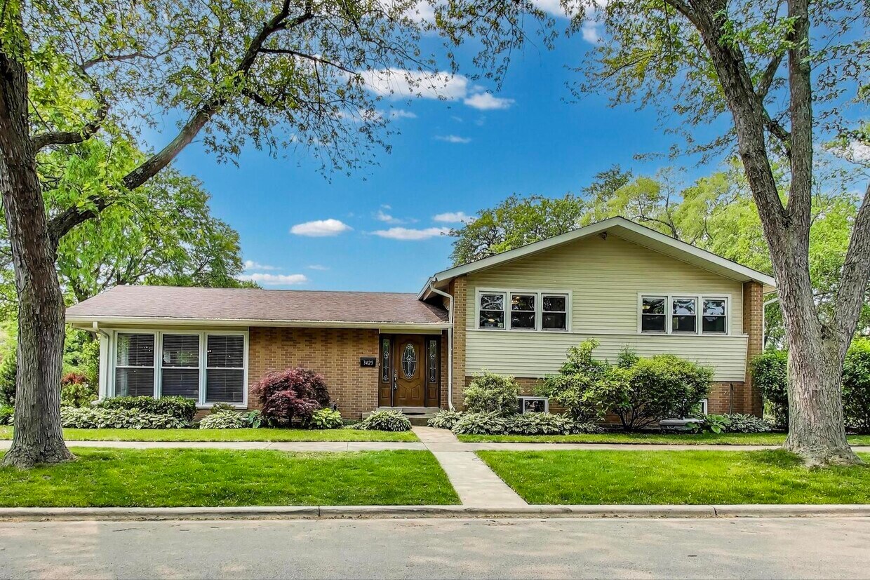Foto principal - 3425 Lake St