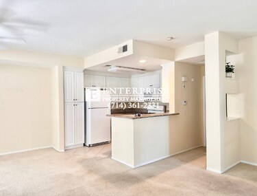 Foto del edificio - Bright & Airy 1BD/1BA Condo in Gated Community | Private Porch, Pool & Gym
