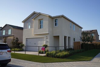 Building Photo - 6319 E Riesling Dr