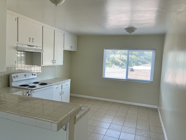 Kitchen - 4433 W 159th St