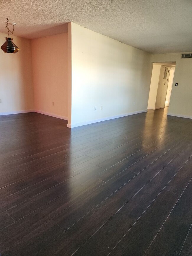 Building Photo - 3/2 Condo In +55 Community Leesburg