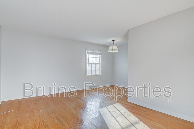 Building Photo - 805 Trenton St