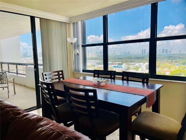 Foto del edificio - 2555 Collins Ave