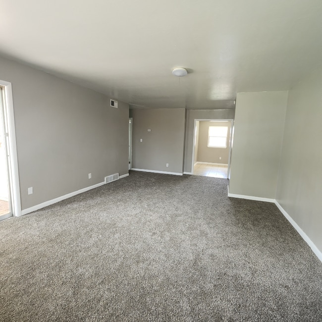 Building Photo - 908 Moraine Ave
