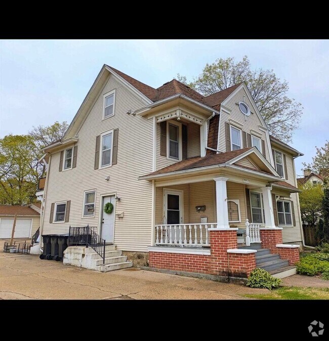 Building Photo - 613 Wisconsin Ave