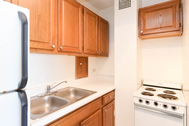 Foto del edificio - 4180 N Marine Dr