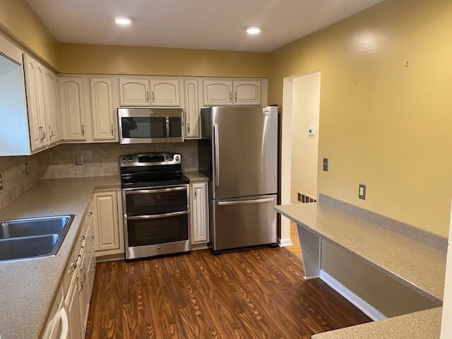 Building Photo - 13925 Aiken Rd