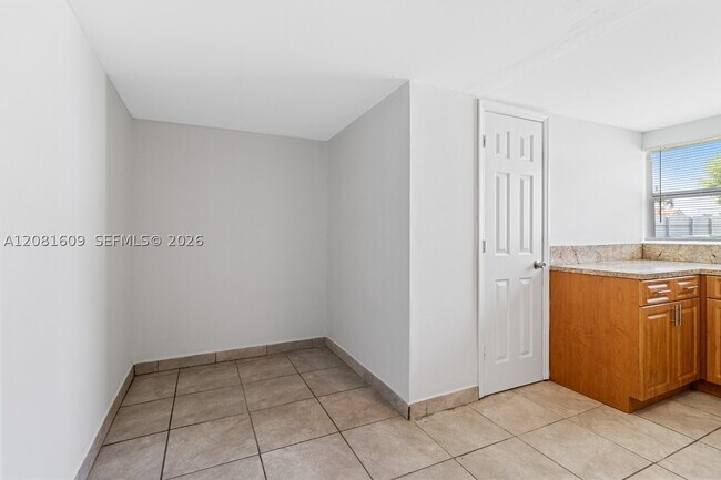 Foto del edificio - 2131 SW 98th Pl