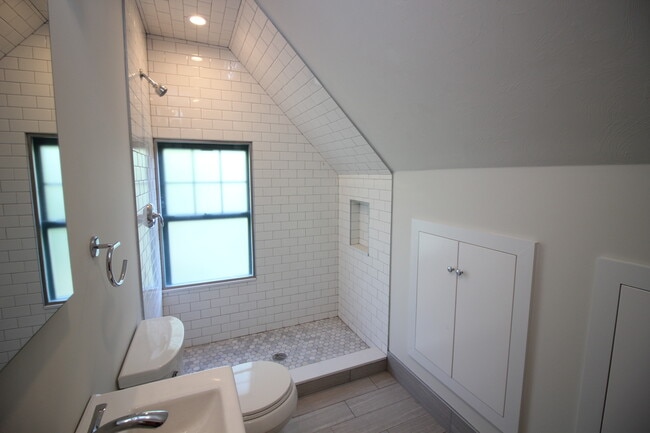 Building Photo - 63 Beech Glen St
