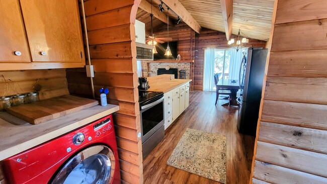 Building Photo - Delightful Log Home in the Trees - 2 Bed 1 Bath