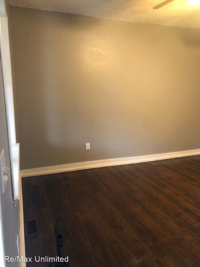 Foto del edificio - 2 br, 1 bath House - 104 3rd Ave