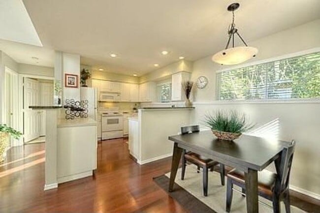 Cocina y comedor - 2964 142nd Pl SE