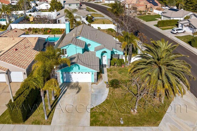 Foto del edificio - Beautiful 4 Bedroom Temecula Home with Private Backyard & Covered Patio