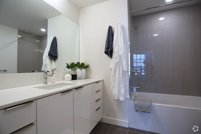 2BR, 2BA-910 SF - AVEN