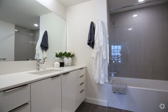 2BR, 2BA-910 SF - AVEN