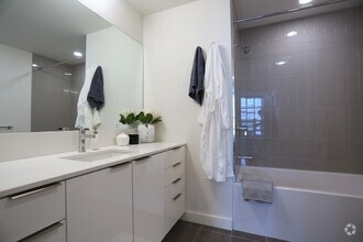 2BR, 2BA-910 SF - AVEN