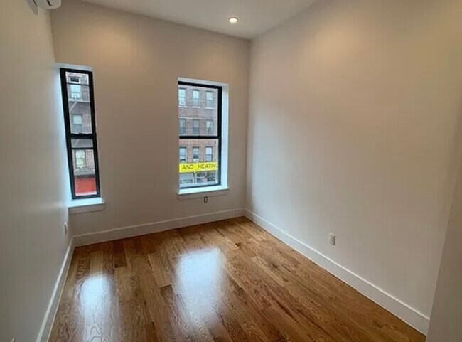 Foto del edificio - 259 Rogers Ave