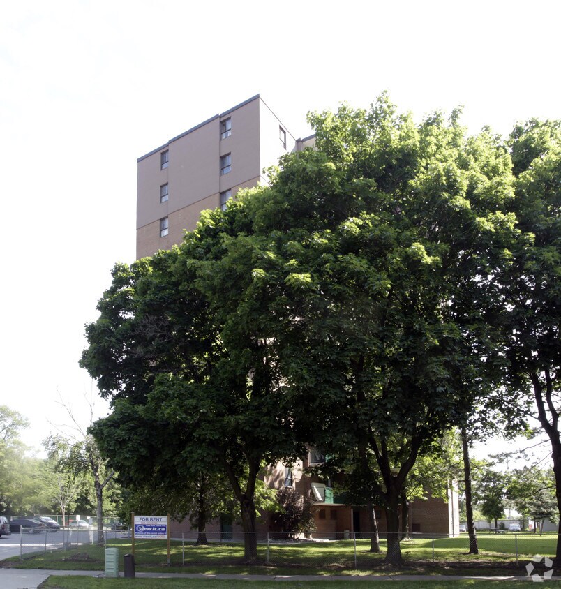 The Cavendish Apartments 3125 Queen Frederica Dr Mississauga, ON