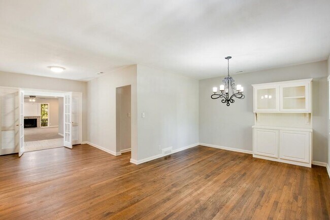 Building Photo - 1243 Spring Valley Ln NE