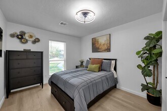 Building Photo - 28926 Twisted Oak Dr