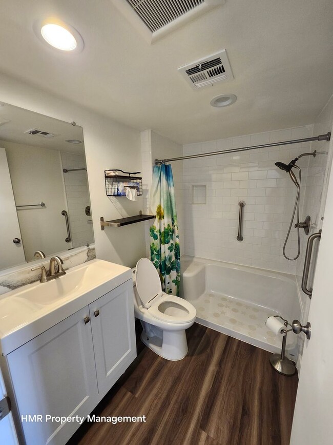 Foto del edificio - Two story fully remodel home in West Covin...