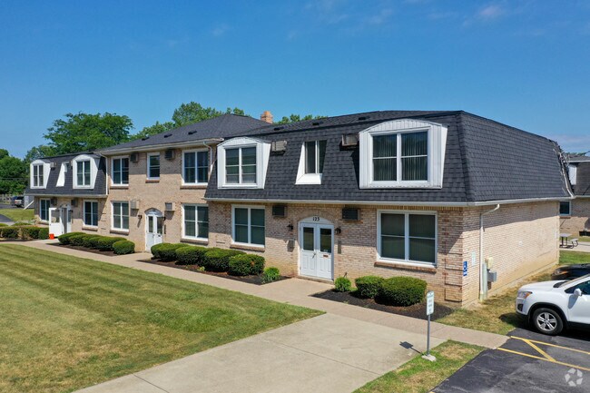 Foto del edificio - Peppertree Village Apartments