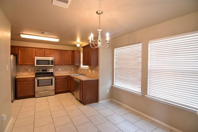 Foto del edificio - 4613 Honeystreet Bridge Ln