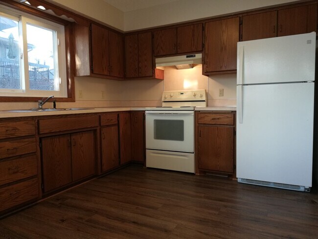 Bright Kitchen - 819 W 3rd St