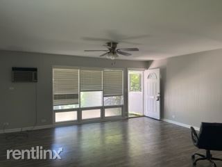 Building Photo - 3 br, 1 bath House - 33 S Prairie St