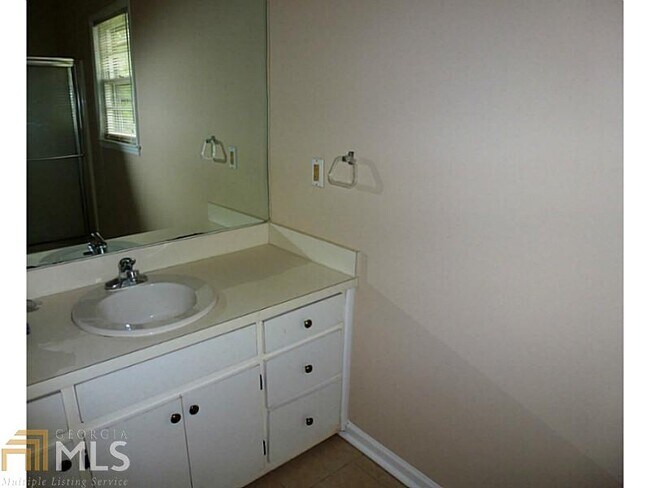 Foto del edificio - 1135 Mayfield Rd