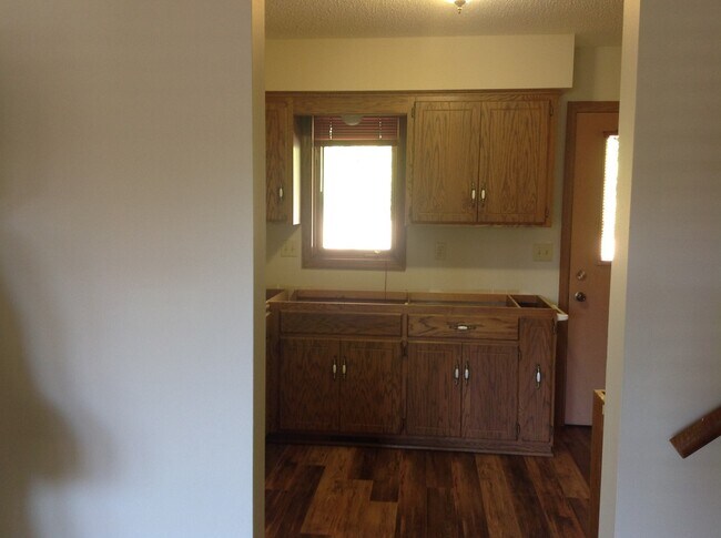 Building Photo - 115 Emerson Ave W