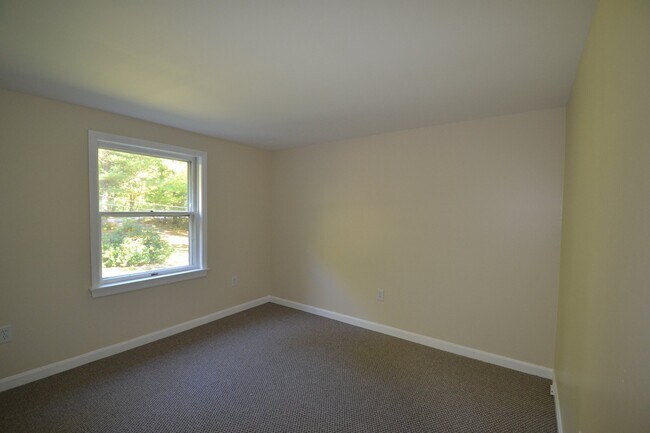 Foto del edificio - 89 Mountain School Rd